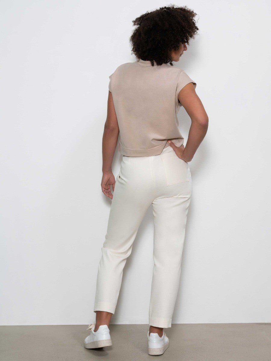Sewing Pattern Pleated Trousers with Slim Leg – Fabric texture