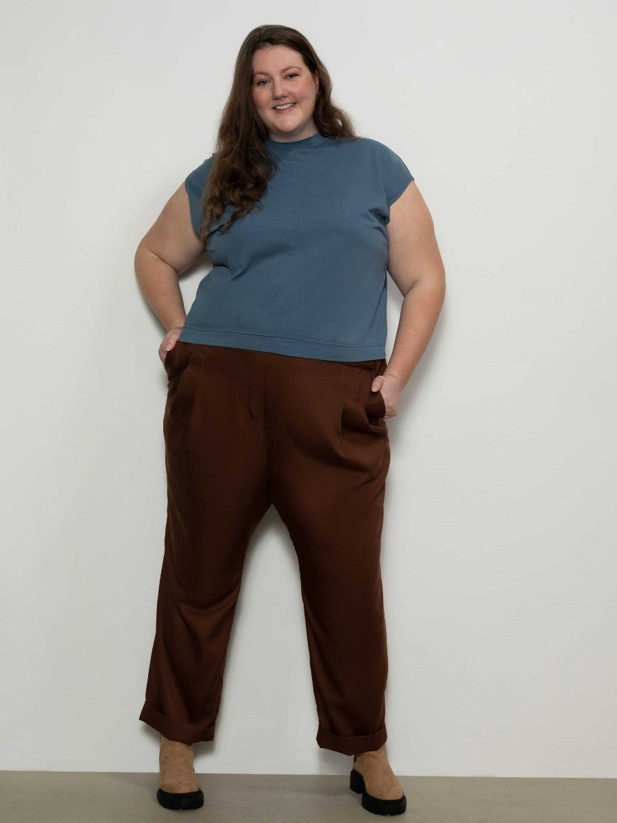 Sewing Pattern Pleated Trousers with Slim Leg – View 8