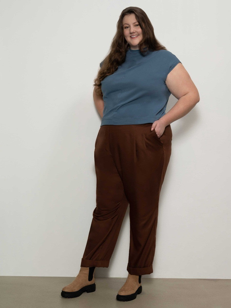 Sewing Pattern Pleated Trousers with Slim Leg – View 9
