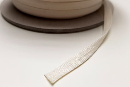 Bio Einziehgummiband - 6 mm - ecru - 140 *GANZE ROLLE* – Detailansicht