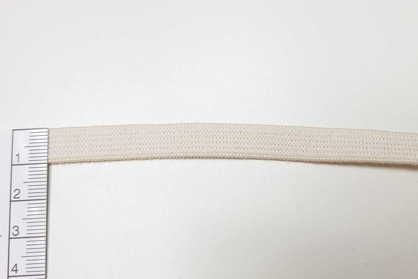 Bio Einziehgummiband - 9,5 mm - ecru - stark *GANZE ROLLE* – Detailansicht