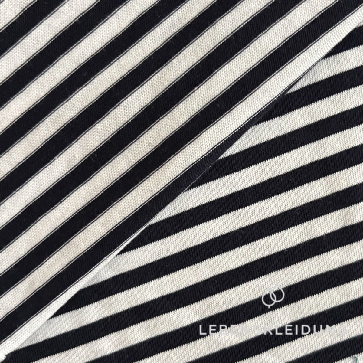 Jersey de coton biologique rayé Re-Life - Rayures Nature/Marine – Vue détaillée