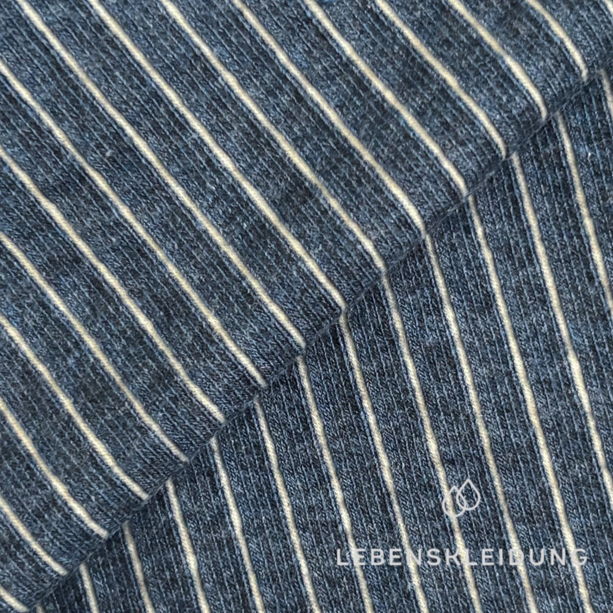 Re-Life Vertical Stripe Jacquard Jersey aus Bio-Baumwolle - Jeans Meliert