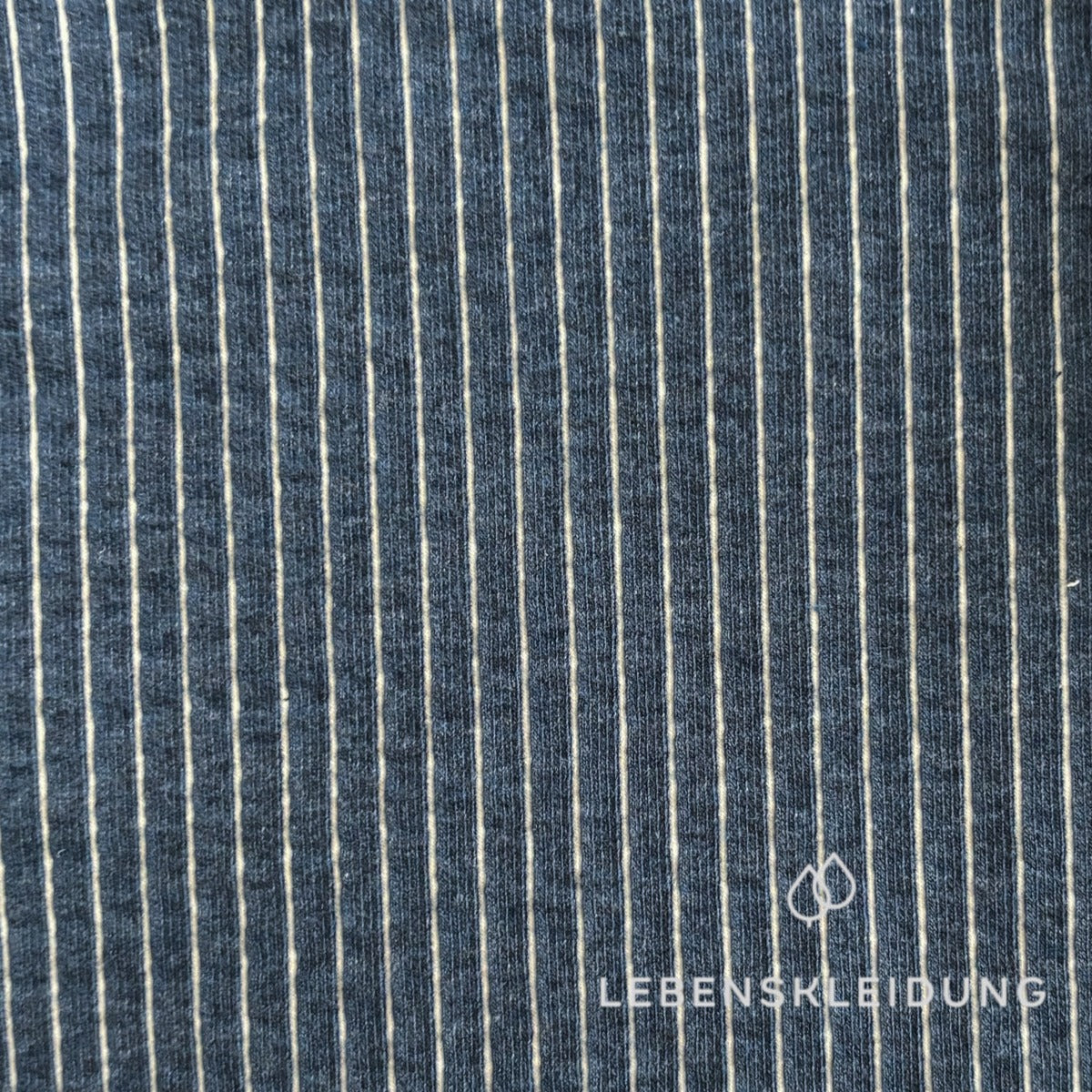 Re-Life Vertical Stripe Jacquard Jersey aus Bio-Baumwolle - Jeans Meliert – Nahaufnahme