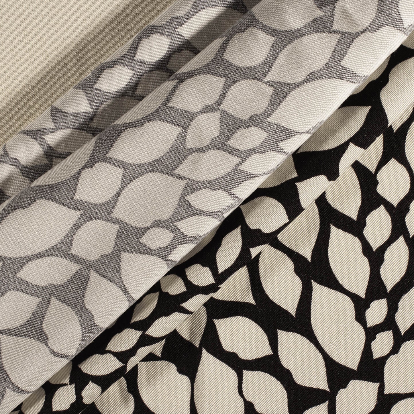 Re-Life Tencel Twill - Love Kiss – Detail view